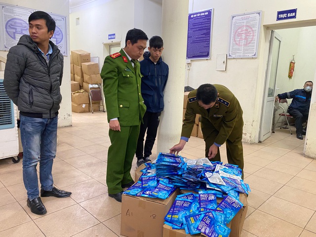 Lực lượng chức năng thu giữ hàng trăm chiếc 