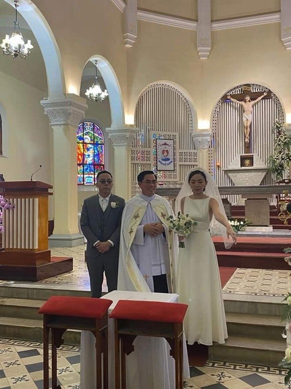 Hình ảnh hiếm hoi trong hôn lễ của Tóc Tiên - Hoàng Touliver.