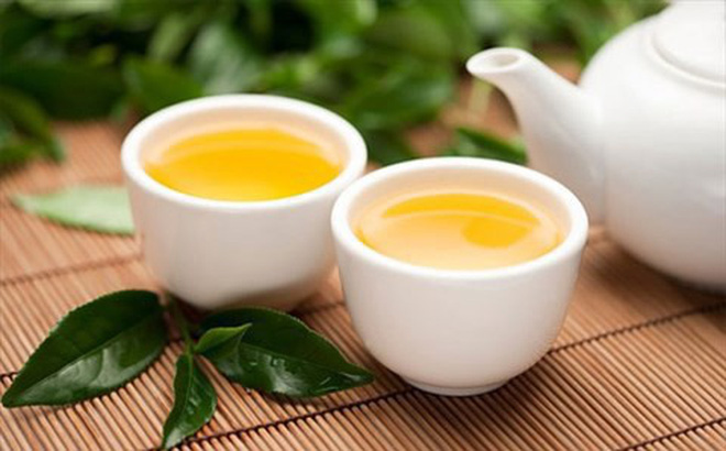 Không uống trà khi đói