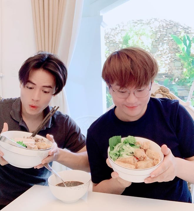 Trước những nghi vấn tình cảm với đàn anh - MC Đại Nghĩa, Võ Tấn Phát đã cho biết: 