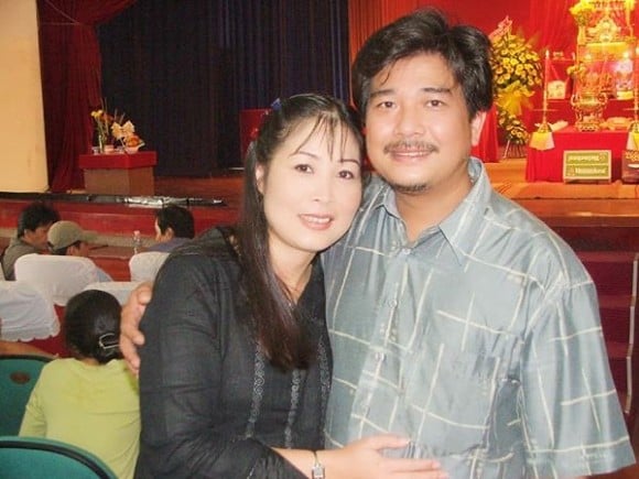 Hình ảnh hiếm hoi của NSND Hồng Vân và ông xã tài tử Lê Tuấn Anh.