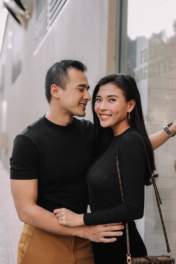 Trong một buổi phỏng vấn mới đây, diễn viên Thúy Diễm đã có dịp chia sẻ về kế hoạch có thêm em bé: “Lúc vừa sinh em bé xong, Diễm cảm thấy rất mệt và stress khi Sh88bet đăng ký miễn phí lên ký quá nhiều. Nhưng sau đó khi mọi thứ trở về với quỹ đạo, mình đã có thể ốm lại để tiếp tục công việc, rồi bỗng sung lắm, hỏi: ‘Chồng ơi chồng, hay mình làm 3-4 đứa luôn cho vui cửa vui nhà!’ (cười). Mà đôi khi con quấy quá, lại suy nghĩ ‘Thôi, chắc 2 đứa được rồi!’. Nói tóm lại, Diễm nghĩ con cái là trời cho, thành ra cứ để tự nhiên, nếu ông trời thương, cho 2-3 đứa thì hai vợ chồng vẫn sẵn sàng đón nhận”.