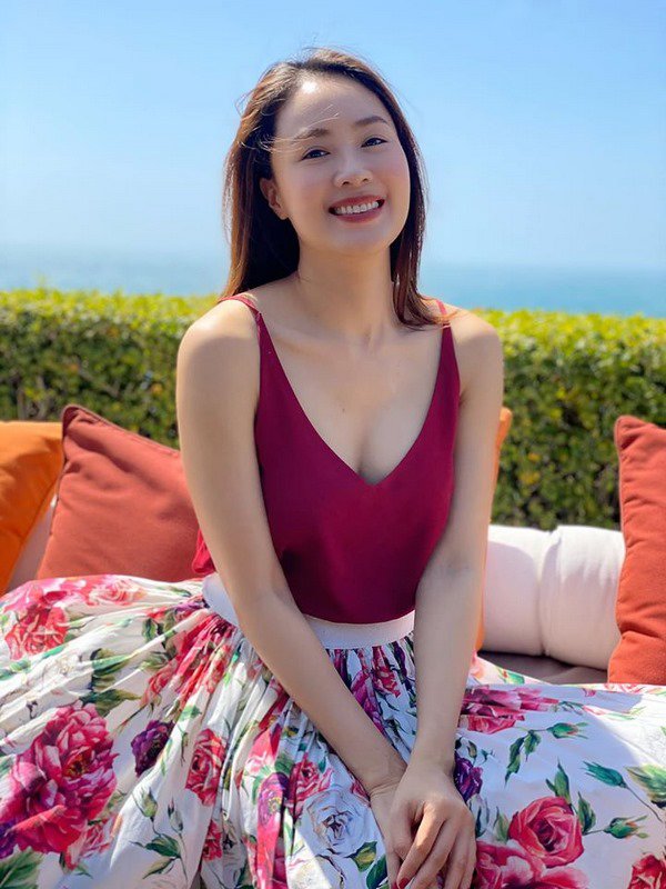 dien-chiec-ao-co-tre-khoe-kheo-them-nguc-day-hong-diem-ngay-cang-goi-cam-85253924_10157850821584156_6652261414964559872_o-1582625998-860-width600height800