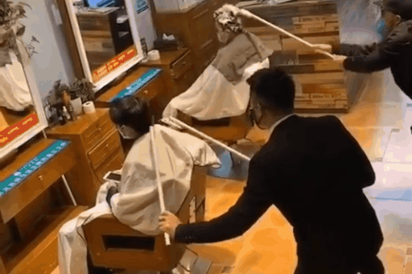Những dụng cụ cắt tóc, gội đầu khiến ai cũng phải bật cười.