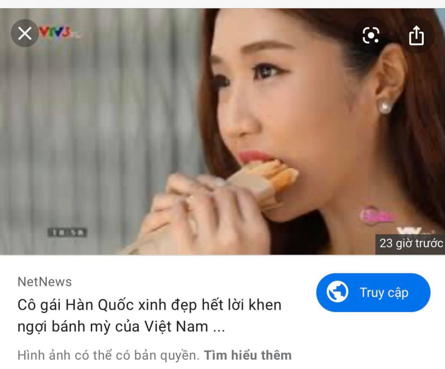 Bên cạnh đó, nam ca sĩ không quên đính kèm hình một nghệ sĩ Hàn Quốc đang ăn bánh mì.
