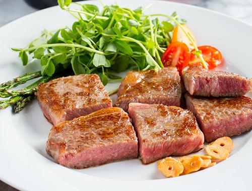 Món bò bít tết