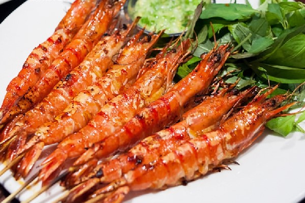 Không ăn tôm với cam quýt