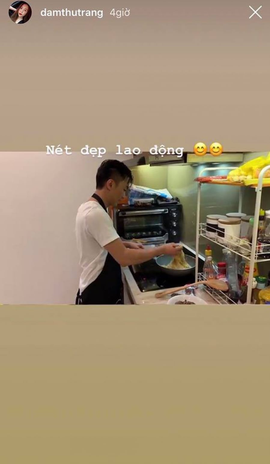Hình ảnh vào bếp của đại gia phố núi được vợ chia sẻ.