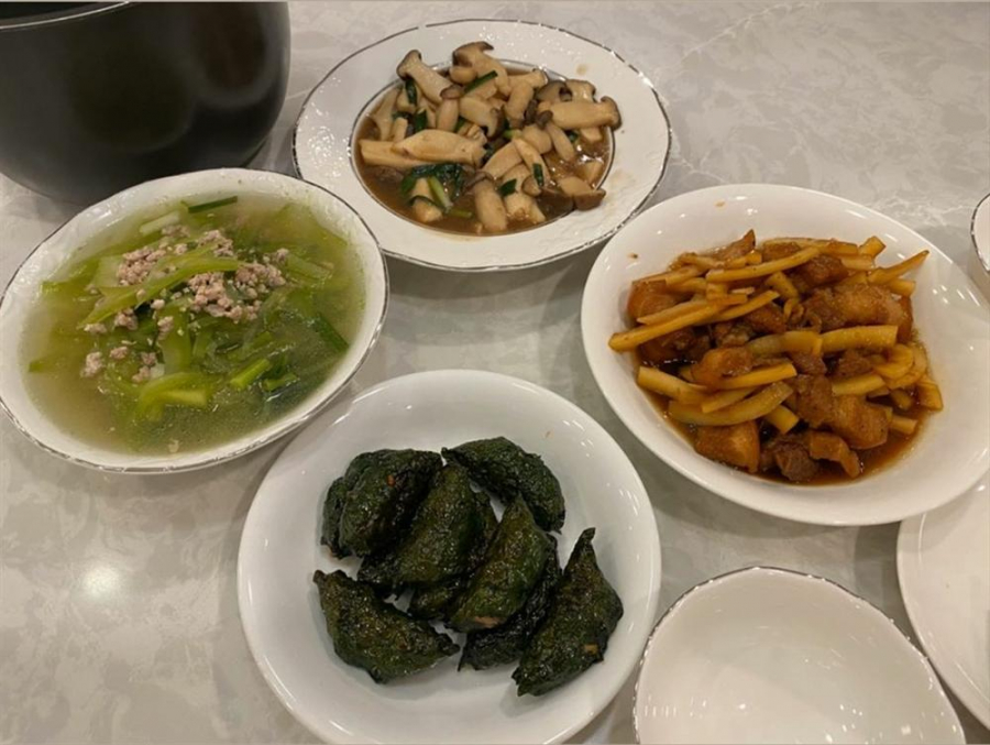 Bữa cơm mang đậm hương vị Bắc do Đàm Thu Trang chuẩn bị.