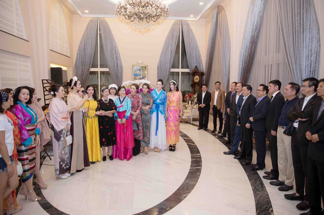  Đây cũng là nơi cô thường xuyên tổ chức các buổi tiệc tùng cùng bạn bè.