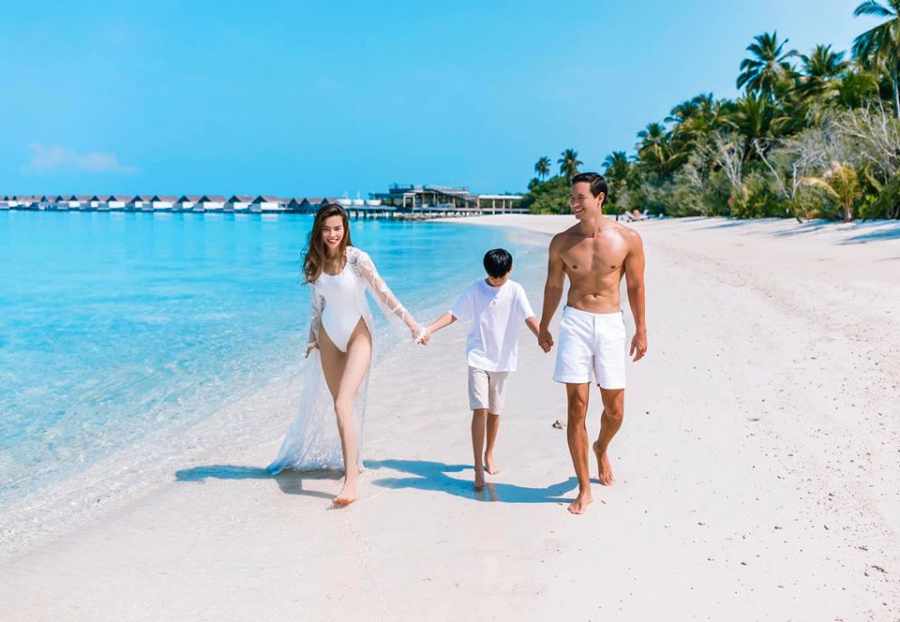 Hồ Ngọc Hà vừa cùng con trai Subeo và bạn trai Kim Lý có chuyến du lịch sang chảnh tại Maldives.