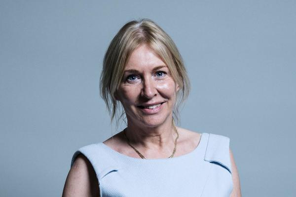 Bà Nadine Dorries