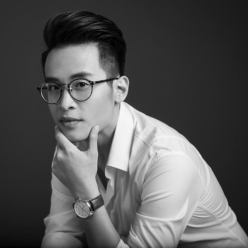 Trước diễn biến của dịch Covid-19 tại Việt Nam, ca sĩ Hà Anh Tuấn cùng một số người bạn đã tài trợ thiết bị máy móc để thiết lập 3 phòng điều trị cách ly tại Hà Nội, TP.HCM và Quảng Ninh. Phía Hà Anh Tuấn cho biết các phòng điều trị được tặng cho Sở Y tế các tỉnh sử dụng cho các bệnh nhân nhiễm hoặc nghi nhiễm F1. Được biết, đoàn chuyên gia kỹ thuật của Đức đã tới làm việc và tiến hành thiết lập, chuyển giao để đưa vào hoạt động 3 phòng cách ly áp lực âm theo đúng tiêu chuẩn của WHO (Tổ chức Y tế Thế giới) và US CDC (Trung tâm kiểm soát và phòng ngừa dịch bệnh) tại Bệnh viện dã chiến huyện Củ Chi, TP.HCM (vào ngày 3/3), Bệnh viện Đa khoa tỉnh Quảng Ninh (ngày 9/3) và Bệnh viện Đa khoa Đức Giang, Long Biên, Hà Nội (ngày 12/3). Toàn bộ nguồn Shbet800 tải ứng dụng tài trợ các phòng cách ly áp lực âm tại Hà Nội, TP.HCM, Quảng Ninh đến từ cá nhân ca sĩ Hà Anh Tuấn và bạn bè. Trong phòng áp lực âm, virus từ người nhiễm Covid-19 sẽ bị “nhốt” và không thể phát tán, lan truyền ra môi trường xung quanh. Phía nam ca sĩ tiết lộ chi phí tài trợ cho một phòng trung bình là 25.000 Euro (tương đương 650 triệu đồng).
