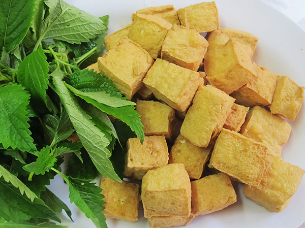 Thả đậu vào ngăn đá khi rán giòn tan