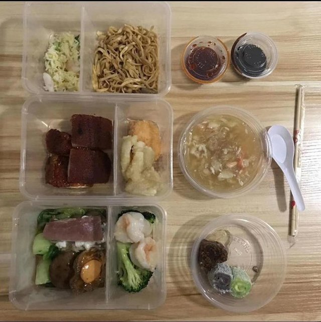 Các Shbet0099 cá cược trực tuyến và đồ tráng miệng của quan khách.