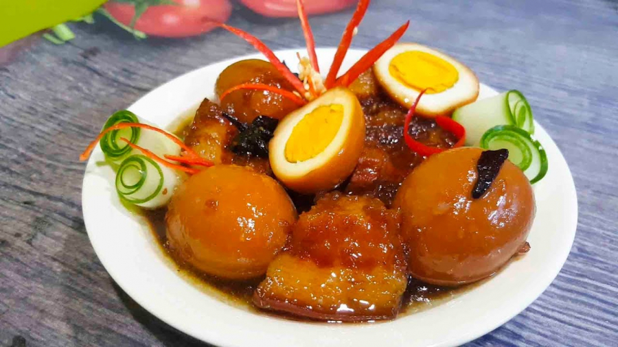 Món thịt kho nước dừa thơm ngon đậm đà