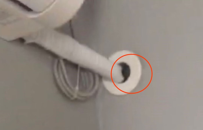 Cặp vợ chồng phát hiện camera quay lén trong nhà nghỉ.