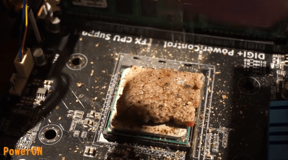 Anh chàng sử dụng CPU để nướng thịt.