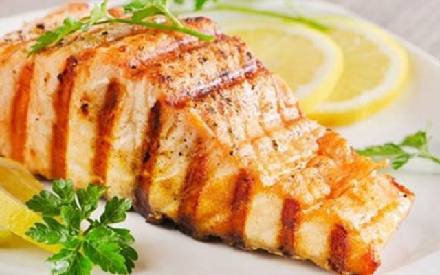 Cá hồi tốt cho đôi mắt của trẻ