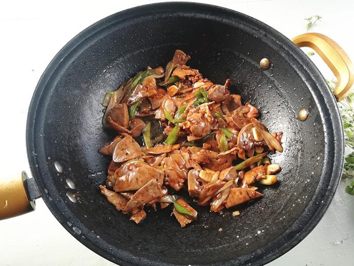 meo xao gan lon-phunutoday