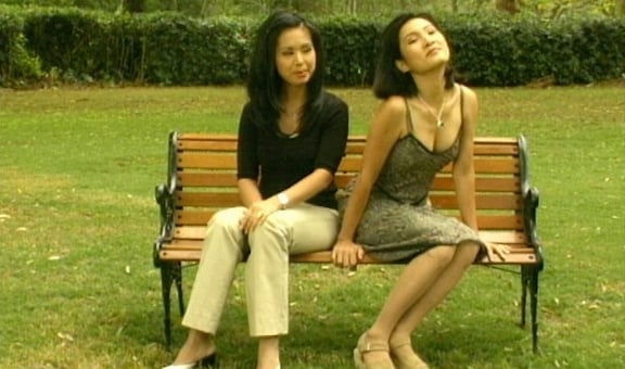 Nghệ sĩ Hồng Đào (phải) gợi cảm thời trẻ.