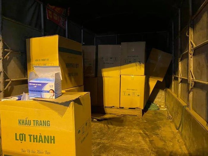 Hơn 50.000 khẩu trang bị bắt giữ trong đêm.