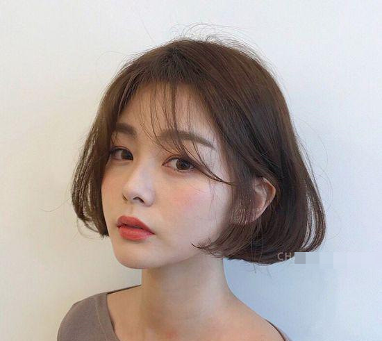 Kiểu tóc này sẽ vô cùng phù hợp với những cô nàng sở hữu chiếc cô cao thanh tú