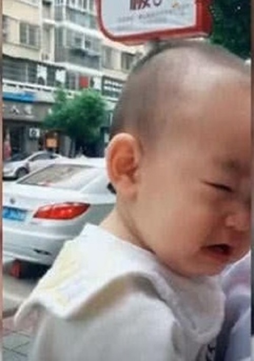 Ông ơi, con không quen người này...