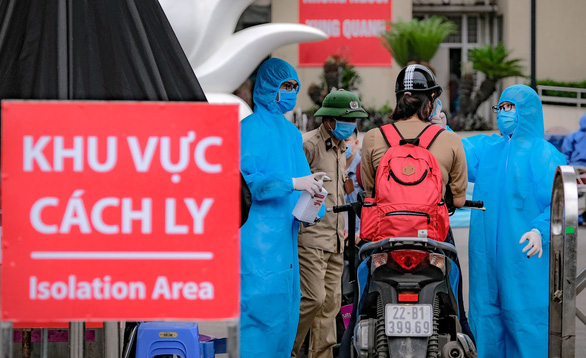 Bệnh viện Xanh Pôn đã phải phong tỏa tạm thời Khoa Chấn thương chỉnh hình với 41 bệnh nhân, nhân viên y tế do bệnh nhân Covid-19 số 175 vừa đến thăm con trai ở đây. (Ảnh: Nam Trần/Tuổi trẻ)