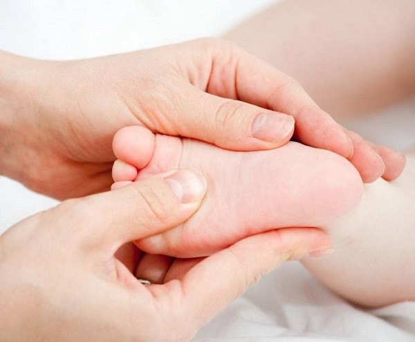 Lòng bàn chân là vị trí \ có nhiều huyệt vị và vùng phản xạ (Ảnh minh họa). 