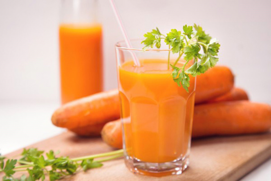 Uống nước ép cà tốt sáng mắt đẹp da
