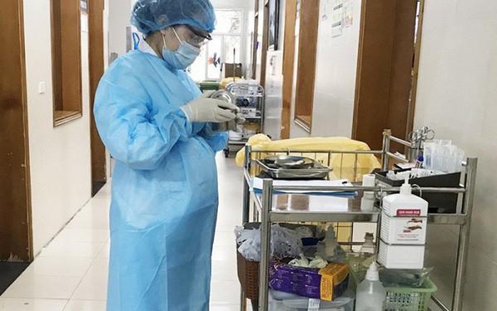 Nữ điều dưỡng mang bầu 9 tháng vẫn tham gia chống dịch.