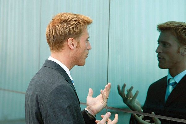 talking-infront-of-a-mirror-20171120143431