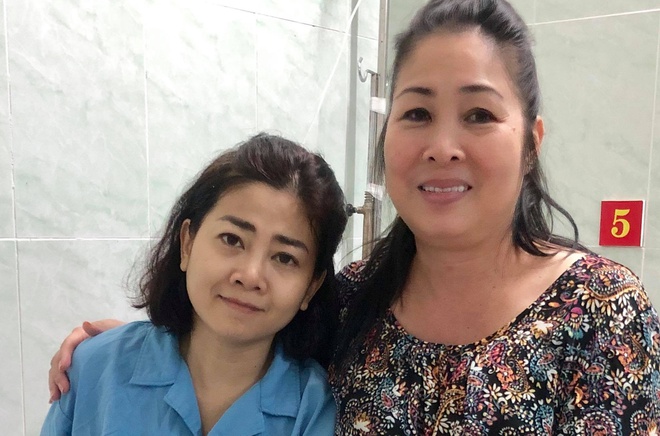 Mới đây, NSND Hồng Vân đã nhắc đến cố nghệ sĩ Anh Vũ và cố diễn viên Mai Phương với câu chuyện tâm linh. NSND Hồng Vân cho biết, vào khoảng tháng 4/2019, cô đã mơ thấy cố nghệ sĩ Anh Vũ dự báo trước về cái chết của Mai Phương. Thế nhưng khi đó, Mai Phương còn rất khỏe mạnh nên cô không dám nói với Mai Phương hay kể cho bất kì ai. NSND Hồng Vân còn chia sẻ chuyện một người bạn mơ thấy Mai Phương đứng khóc ở cửa vì không vào được nhà và kể lại cho cô nghe. Sau đó, Hồng Vân đã nhờ NSƯT Hoài Linh cúng và đã “gặp