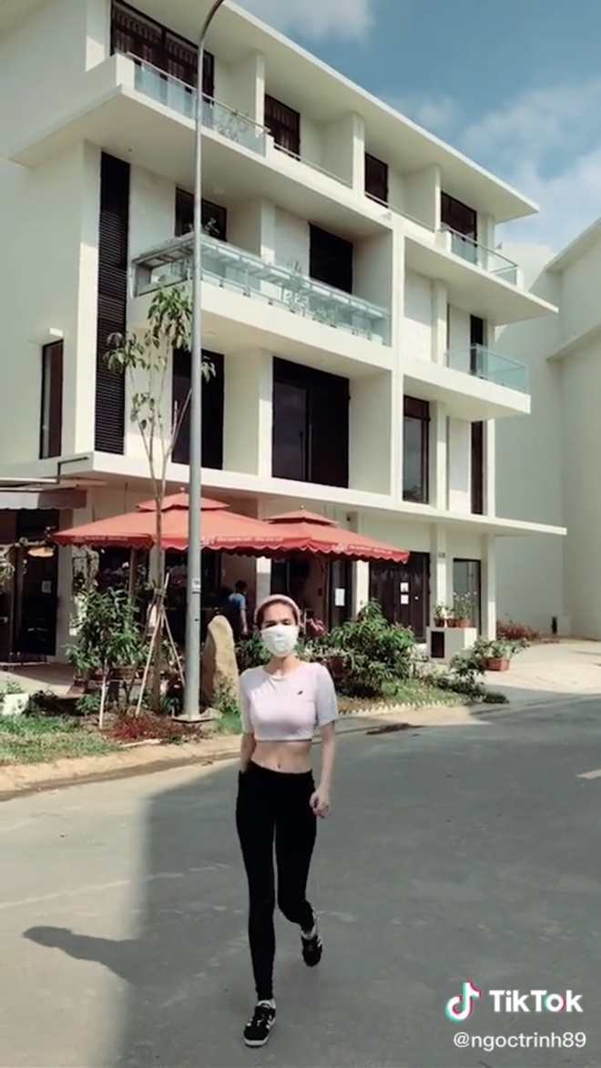 … Ngọc Trinh bỗng quay trở về vì chợt nhận ra mình chưa có bồ.