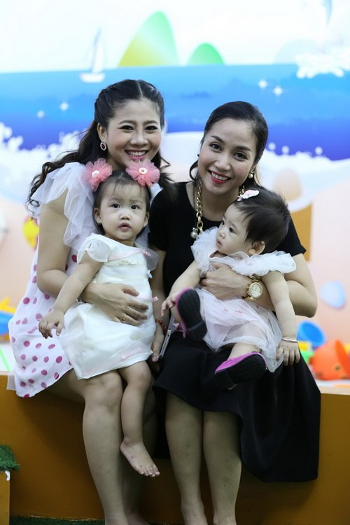 Con gái của hai diễn viên cũng rất thân với nhau.