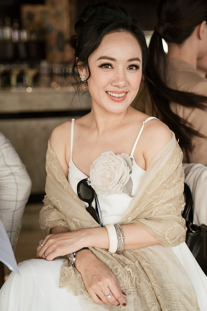 BTV Hoài Anh ưa thích dáng chân mày tam giác mềm đỉnh cao