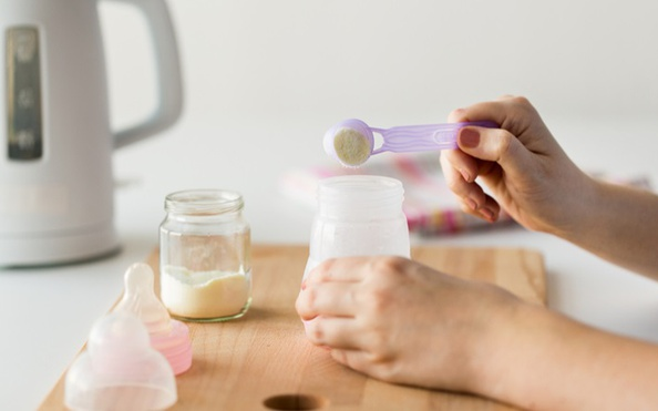 Tỷ lệ sữa và nước nhất định phải theo khuyến cáo nhà sản xuất in trên nhãn mác, bao bì
