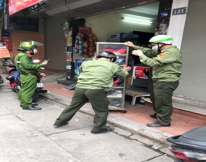 Một số mặt hàng không thiết yếu nhưng vẫn hoạt động đều bị xử phạt theo pháp luật. (Ảnh Báo Tài nguyên và Môi trường)