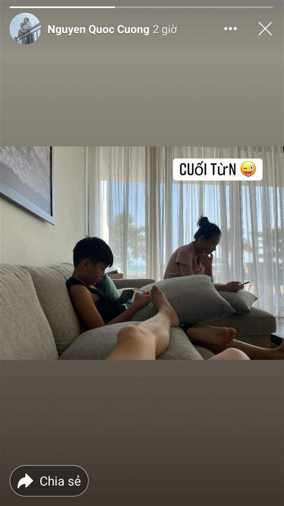 Tuân thủ lệnh cách ly xã hội, thời gian này vợ chồng Cường Đô La - Đàm Thu Trang gần như dành toàn bộ thời gian quây quần bên nhau. Thời gian này, công chúng cũng nhiều lần được chiêm ngưỡng tay nghề nấu nướng của Shbet888 phiên bản mới nhất xứ Lạng khi cô khoe các bữa cơm Shbet111 slot, casino, thể thao, xổ số. Trái với bà xã, Cường Đô La thích ghi lại cảnh sinh hoạt đời thường. Mới đây, anh đăng tải hình ảnh Shbet111 slot, casino, thể thao, xổ số bên nhau ngày cuối tuần. Thực chất đây là bức ảnh chụp lén Đàm Thu Trang và Subeo. Hình ảnh khiến nhiều người phải bật cười, vì mỗi người bận một việc, dường như chẳng ai liên quan đến ai.