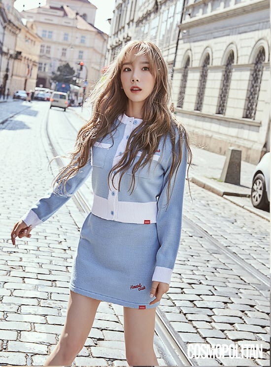 Set chân váy bút chì kết hợp với áo len cadigan mỏng vừa trẻ trung lại vừa tôn dáng của Taeyeon