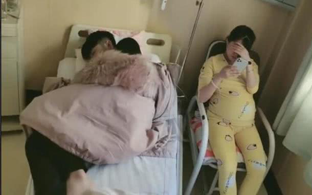Nhiều dân cư mạng bất bình thay cho người vợ.