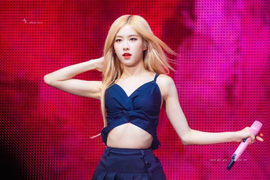 Rosé với Shbet123 Link Vào ShBet Mới Nhất vàng áo 2 dây thì đúng là đẹp huyền thoại, khí chất ngời ngời