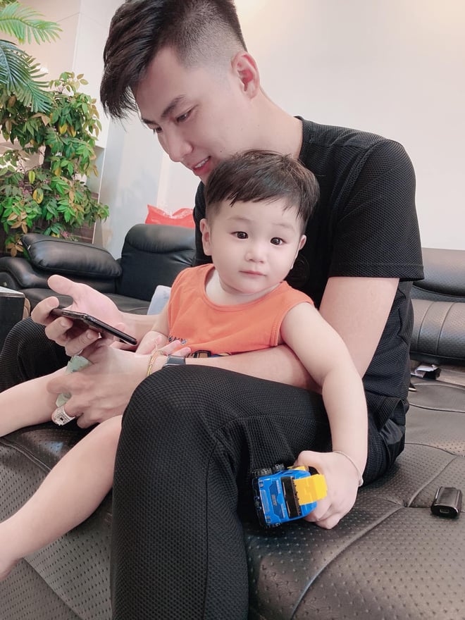 Họ đã có với nhau một cậu con trai kháu khỉnh.