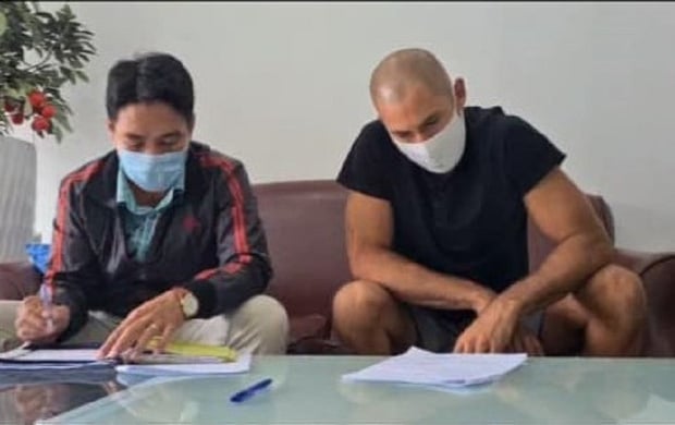 Vị khách nước ngoài này sau đó đã bị lực lượng chức năng nhắc nhở và phạt hành chính 200.000 đồng.