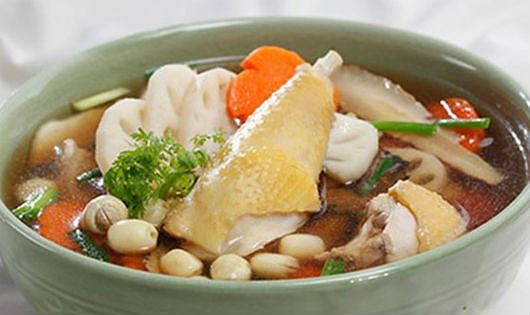 Canh nấm hạt sen bổ dưỡng thanh nhiệt