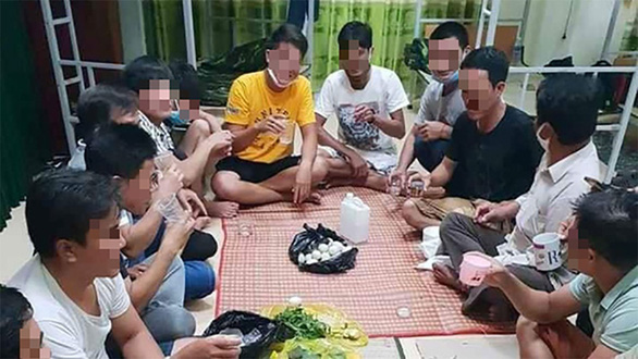 Trước đó, nhiều trường hợp tụ tập trái phép đã bị xử lý nghiêm minh (Ảnh Tuổi Trẻ)
