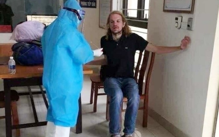 Nam thanh niên ngoại quốc trốn khỏi khu cách ly.