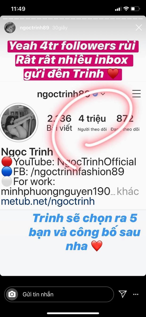 Mới đây, Ngọc Trinh chính thức cán mốc 4 triệu lượt theo dõi trên Instagram, chứng minh thêm sức ảnh hưởng không hề nhỏ trên mạng xã hội. Với cột mốc đặc biệt này, “nữ hoàng nội y” cũng không giấu được sự vui mừng và cho biết sẽ gửi tặng những món quà nhỏ đến 5 khán giả may mắn nhất. Rất nhiều người hâm mộ cũng dành lời chúc mừng cho thành tích của cô và hy vọng Ngọc Trinh sẽ có thêm nhiều dấu ấn trong sự nghiệp của mình.