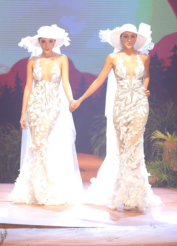 Bức tranh được vẽ lại từ khoảnh khắc cặp đôi nắm tay tình tứ đi catwalk cách đây không lâu.